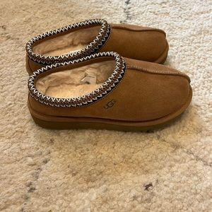 UGG Tasman slippers! Size 6